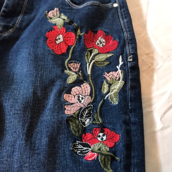 Bebe Jeans - Picture 2 of 8